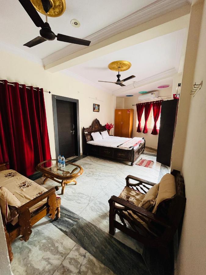 אויאיין Tiwari G Home Stay מראה חיצוני תמונה