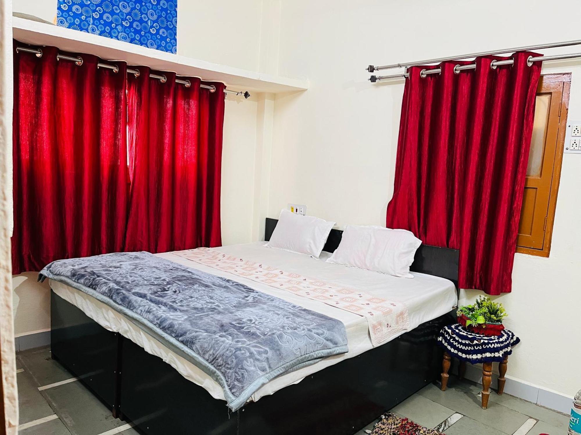 אויאיין Tiwari G Home Stay מראה חיצוני תמונה