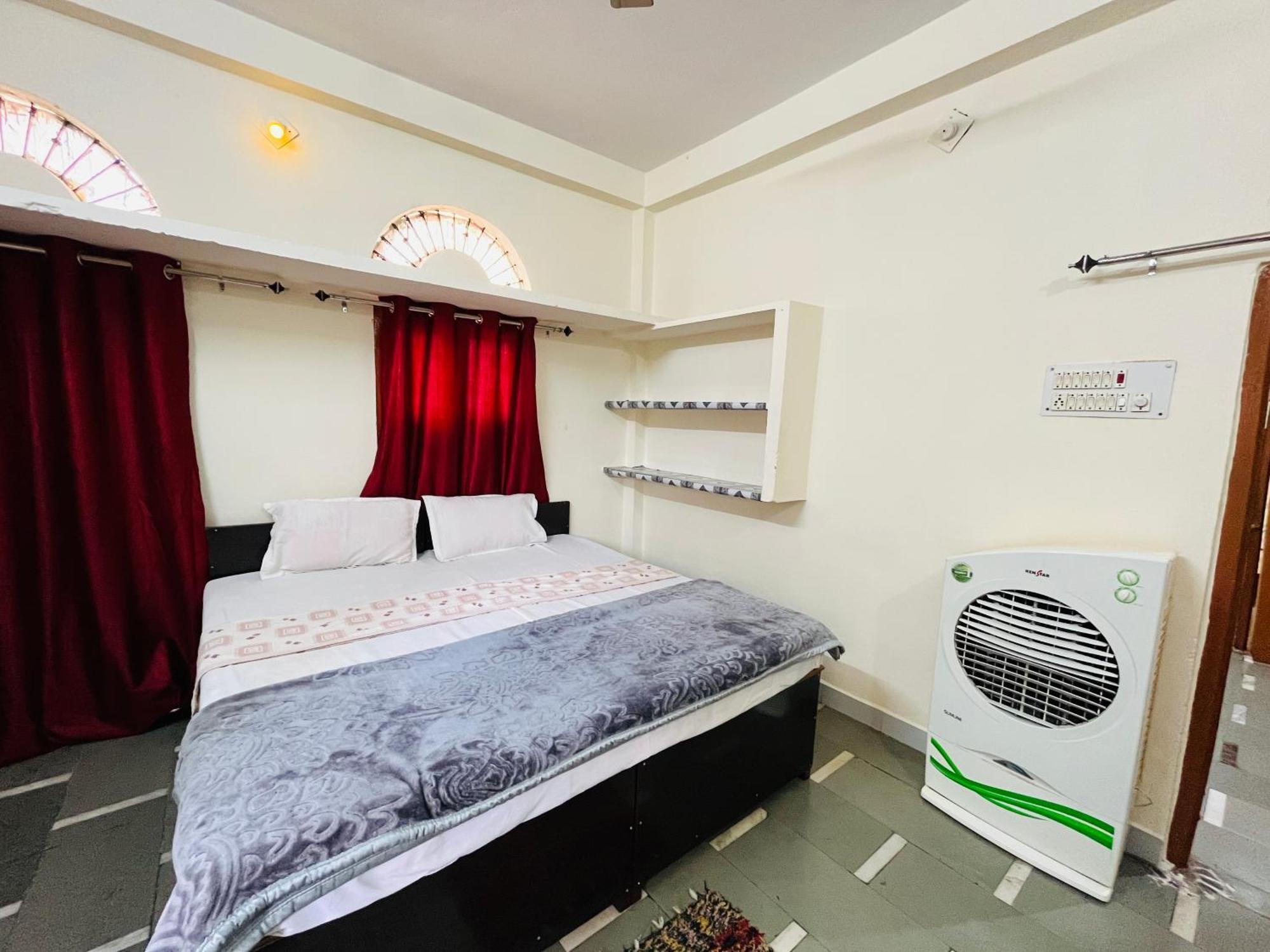 אויאיין Tiwari G Home Stay מראה חיצוני תמונה