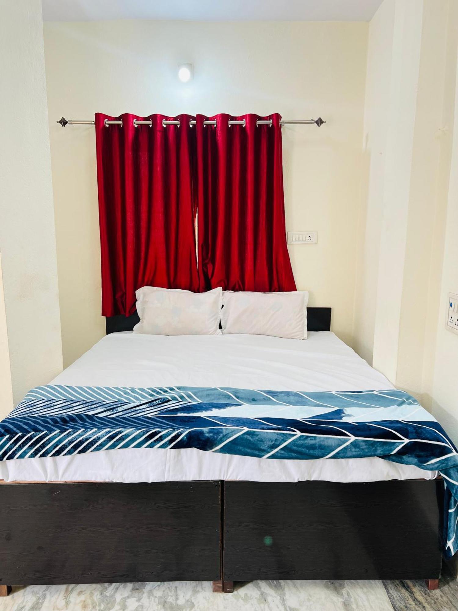 אויאיין Tiwari G Home Stay מראה חיצוני תמונה