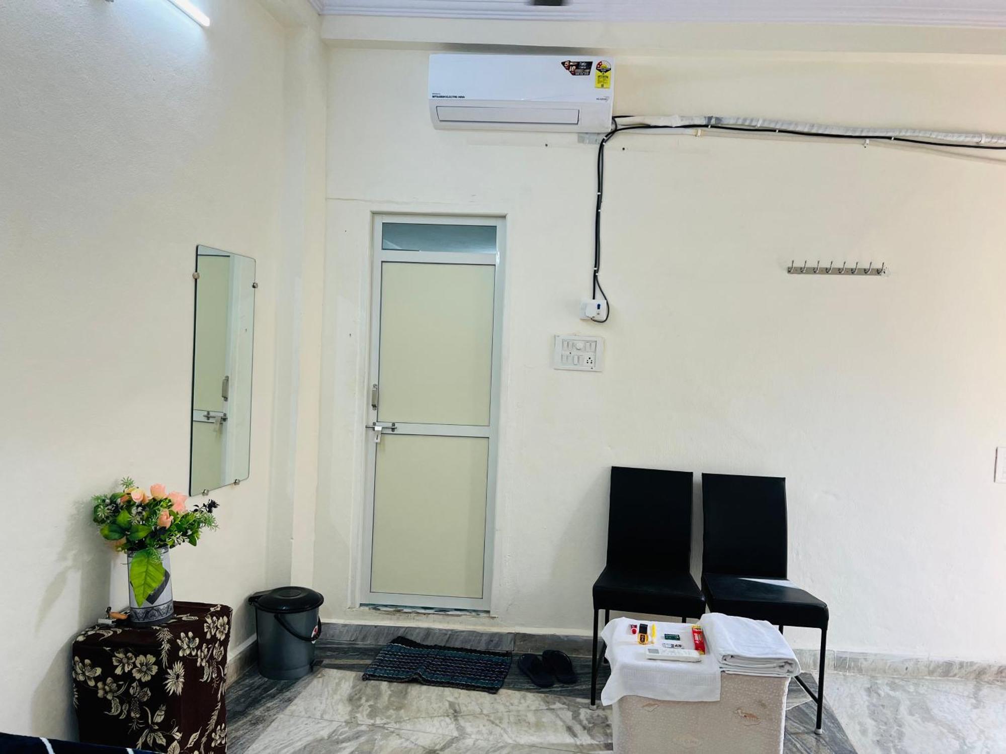 אויאיין Tiwari G Home Stay מראה חיצוני תמונה