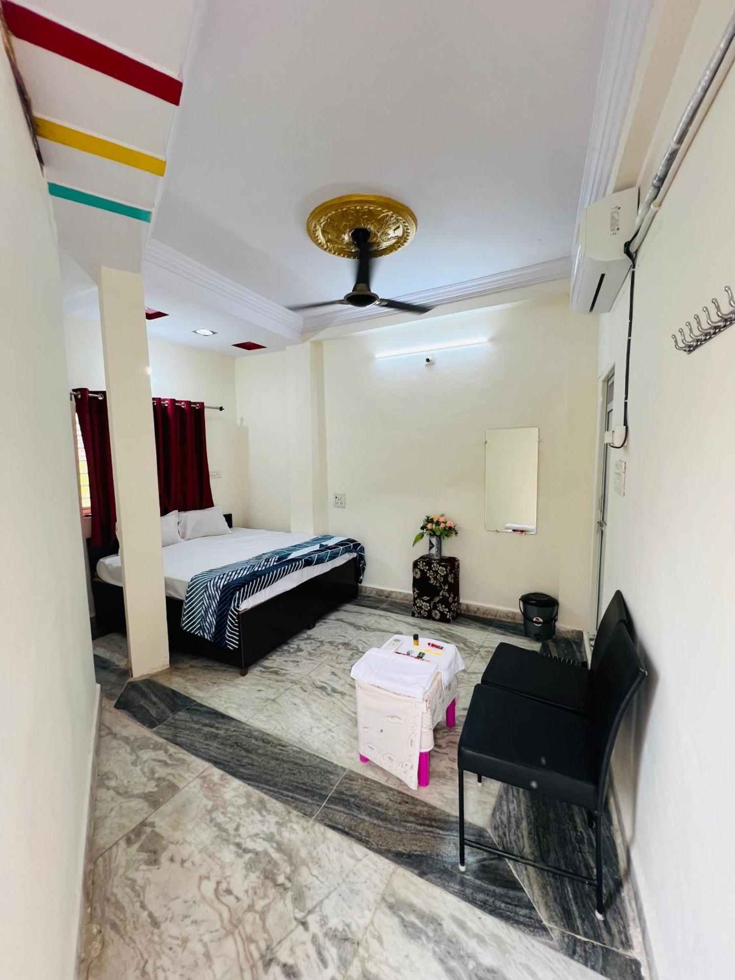 אויאיין Tiwari G Home Stay מראה חיצוני תמונה
